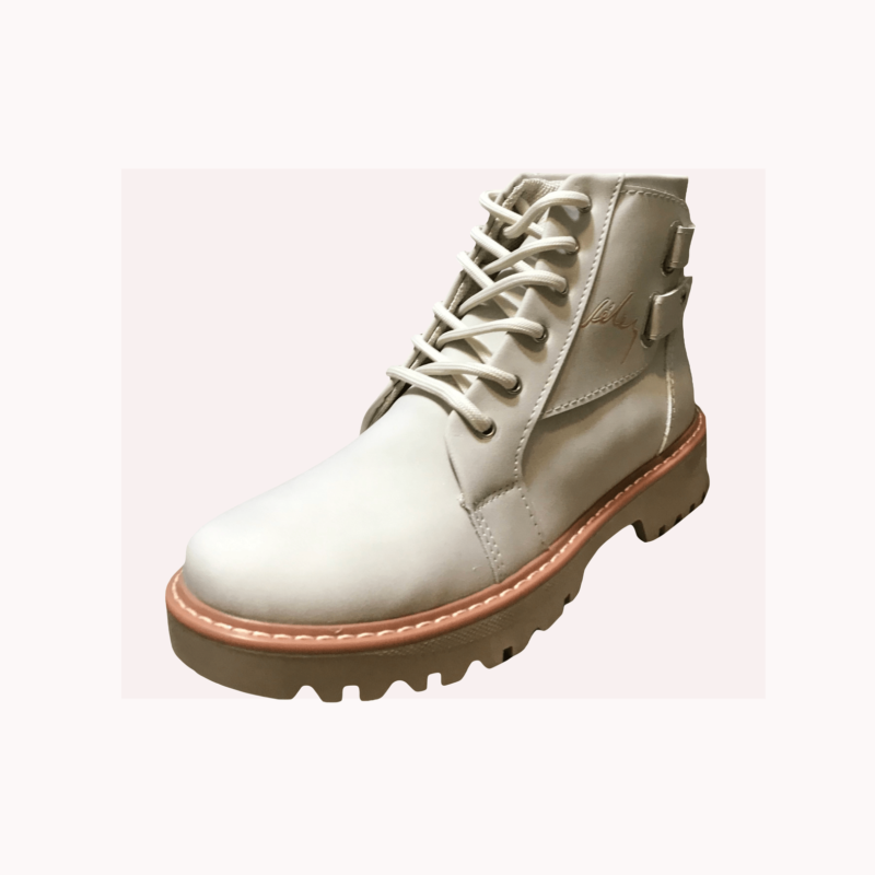 Bota arena tipo velez combinación perfecta de elegancia y comodidad, ideales para un estilo casual y sofisticado. Conoce las últimas tendencias en calzado sostenible en Detalio Shoes.