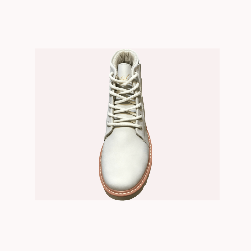 Bota arena tipo velez combinación perfecta de elegancia y comodidad, ideales para un estilo casual y sofisticado. Conoce las últimas tendencias en calzado sostenible en Detalio Shoes.